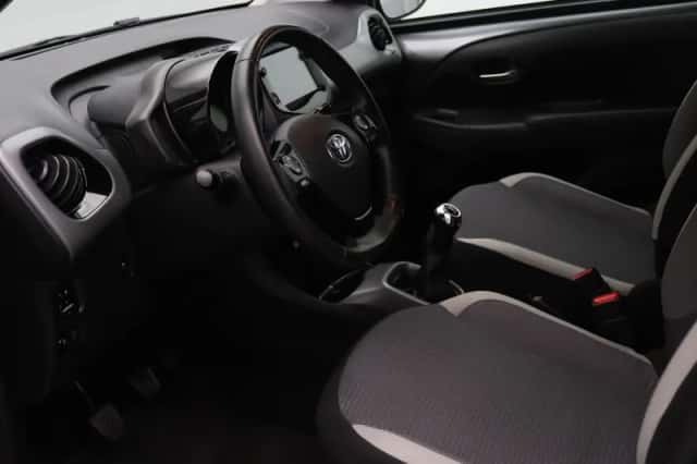 Toyota Aygo (2021) thumbnail 3