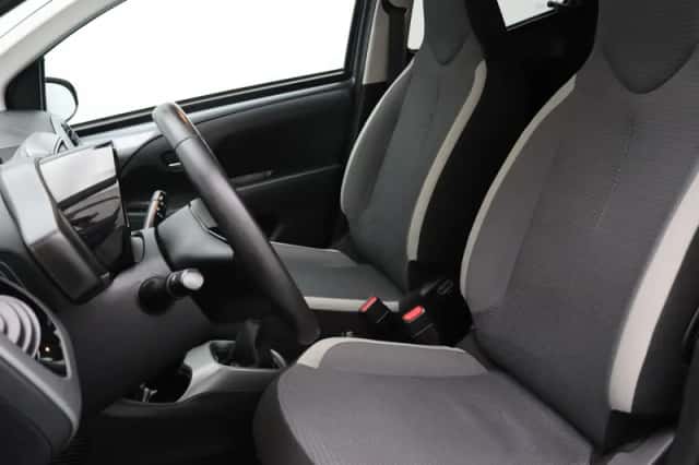 Toyota Aygo (2021) thumbnail 5