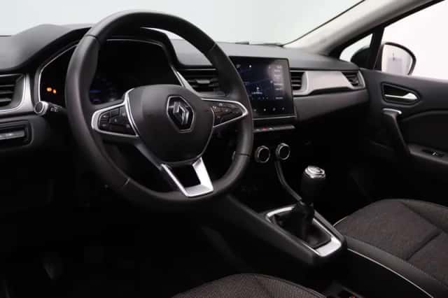 Renault Captur (2021) thumbnail 3
