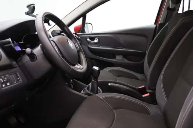 Renault Clio (2018) thumbnail 3