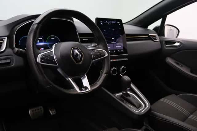 Renault Clio (2023) thumbnail 3
