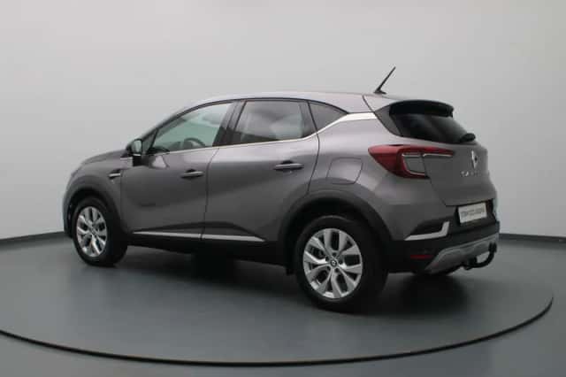 Renault Captur (2022) thumbnail 2
