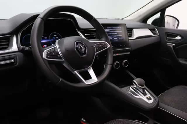 Renault Captur (2022) thumbnail 3