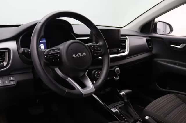 Kia Stonic (2021) thumbnail 3