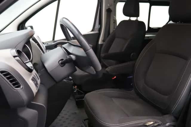 Renault Trafic (2016) thumbnail 5