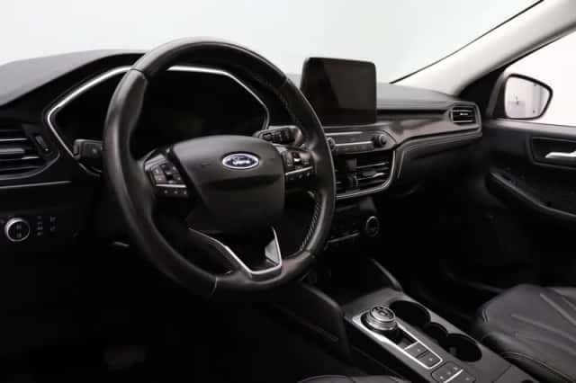 Ford Kuga (2021) thumbnail 3