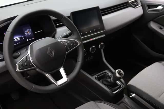 Renault Clio (2024) thumbnail 3