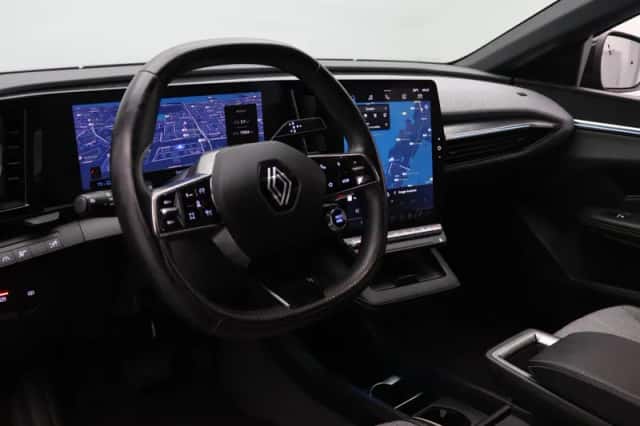 Renault Mégane E-Tech (2023) thumbnail 4