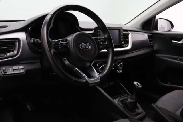 Kia Stonic (2018) thumbnail 3