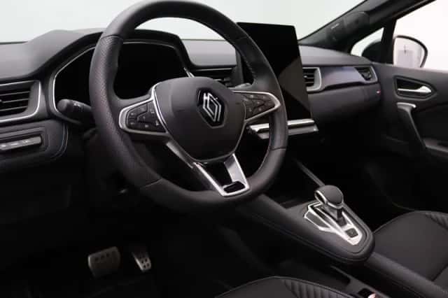 Renault Captur (2025) thumbnail 3