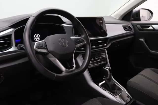 Volkswagen T-Roc (2022) thumbnail 3