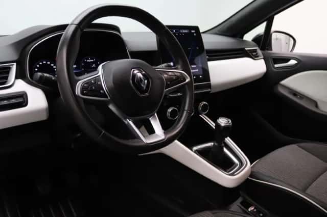 Renault Clio (2022) thumbnail 3