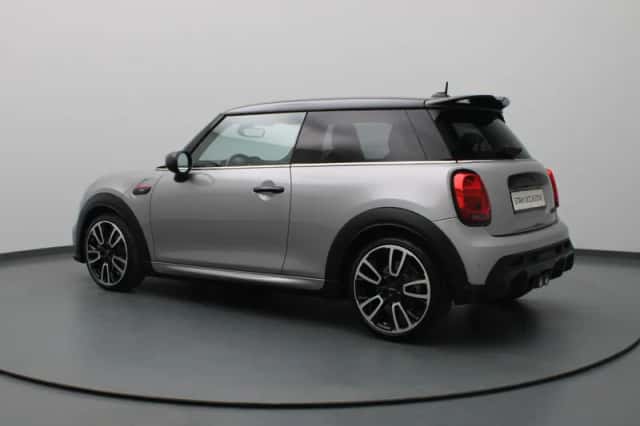 MINI Cooper S (2023) thumbnail 2