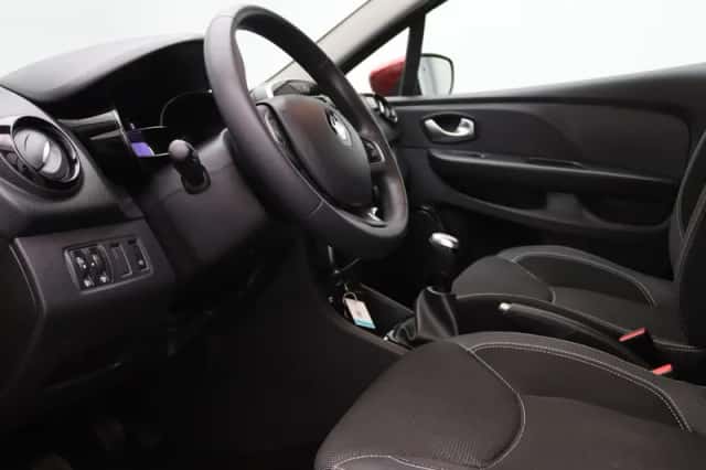 Renault Clio (2018) thumbnail 3
