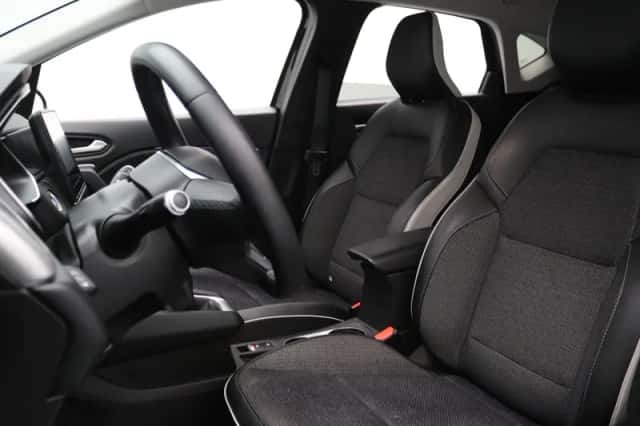Renault Captur (2021) thumbnail 5
