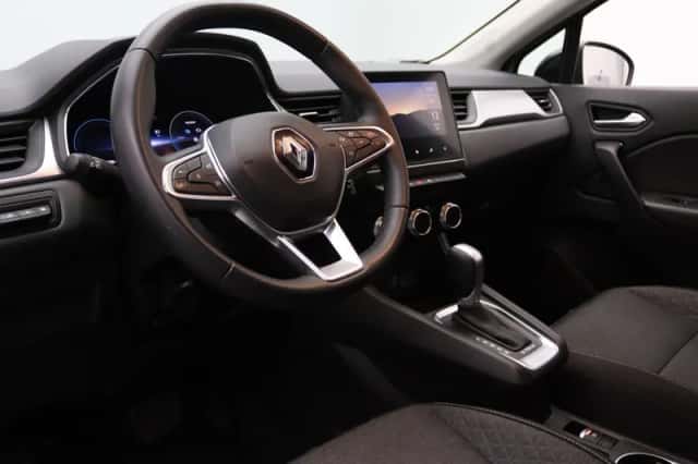 Renault Captur (2022) thumbnail 3