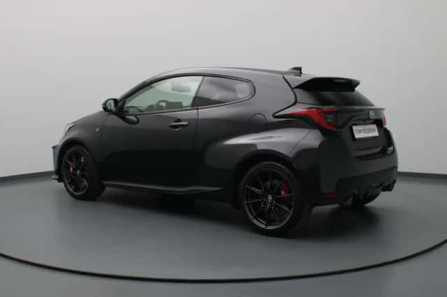 Toyota Yaris (2022) thumbnail 2