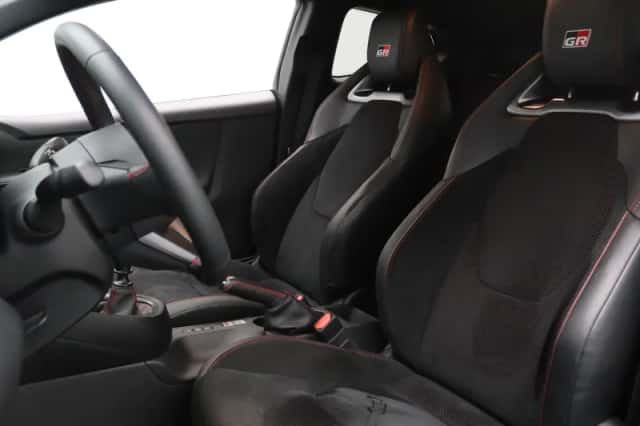 Toyota Yaris (2022) thumbnail 4
