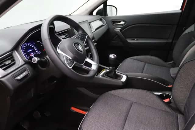 Renault Captur (2021) thumbnail 3
