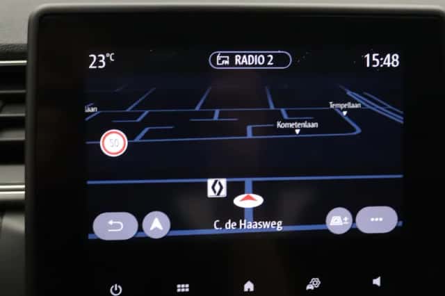 Renault Captur (2021) thumbnail 6