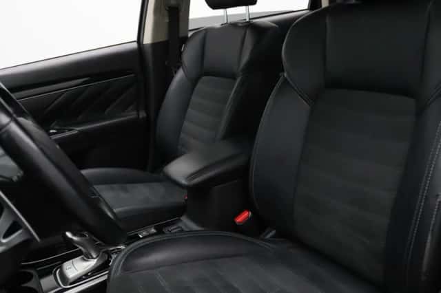 Mitsubishi Outlander (2021) thumbnail 5