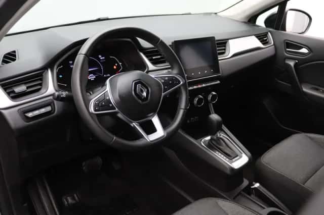 Renault Captur (2023) thumbnail 3