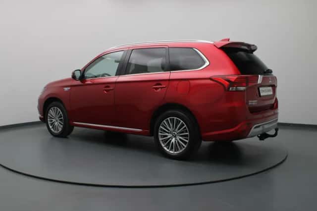 Mitsubishi Outlander (2021) thumbnail 2