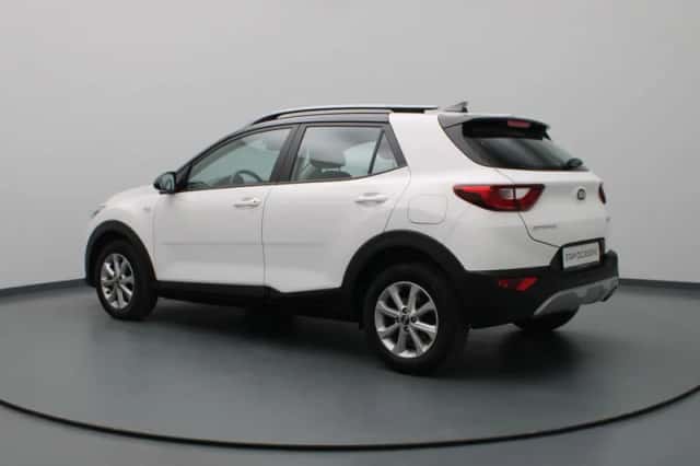 Kia Stonic (2021) thumbnail 2