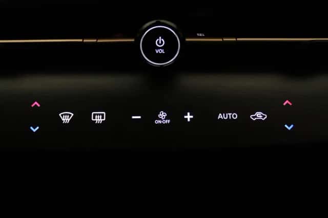 Nissan Ariya (2024) thumbnail 6
