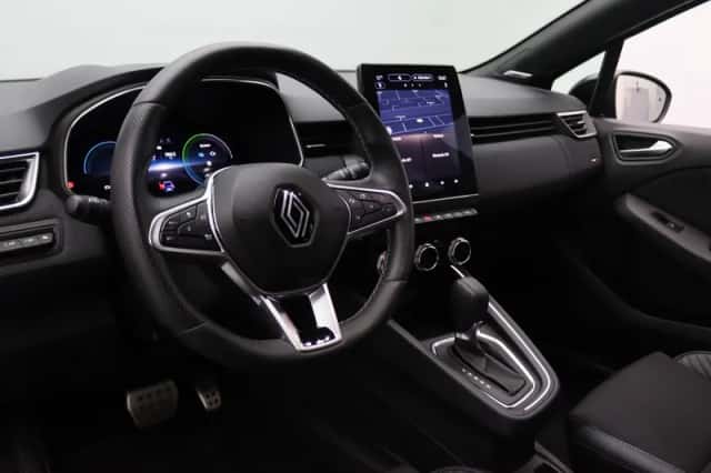 Renault Clio (2024) thumbnail 3
