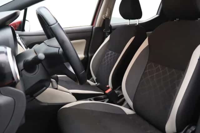 Nissan Micra (2019) thumbnail 5