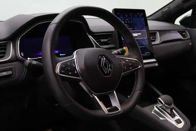 Renault Captur (2025) thumbnail 3