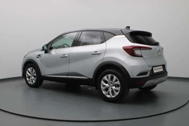 Renault Captur (2022) thumbnail 2