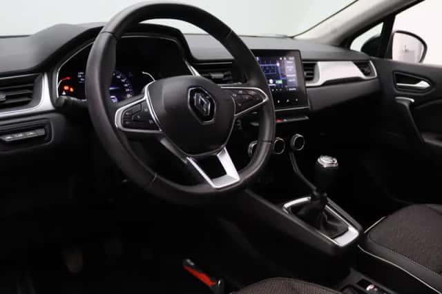 Renault Captur (2022) thumbnail 3