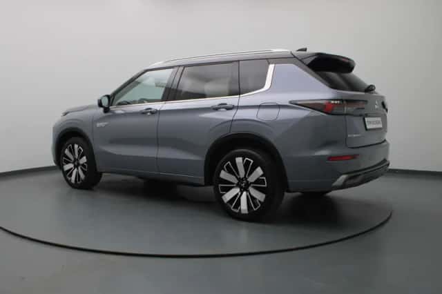 Mitsubishi Outlander (2025) thumbnail 2