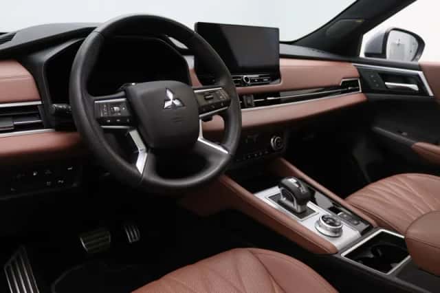 Mitsubishi Outlander (2025) thumbnail 3