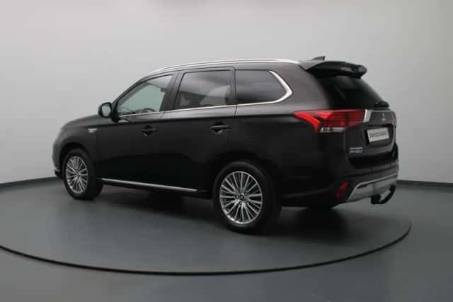 Mitsubishi Outlander (2021) thumbnail 2