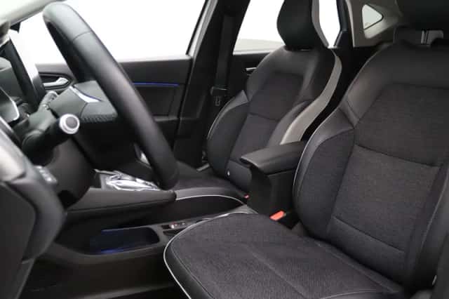 Renault Captur (2021) thumbnail 6