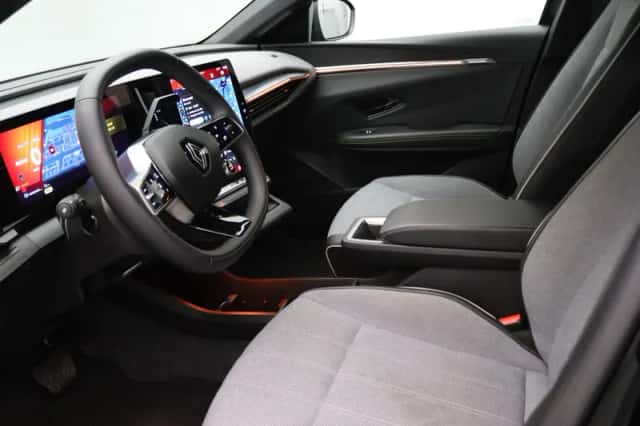 Renault Mégane E-Tech (2025) thumbnail 4