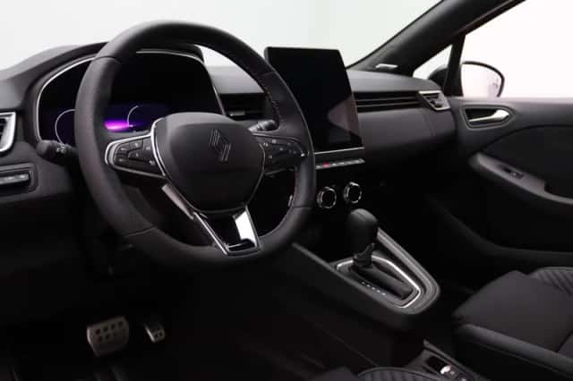 Renault Clio (2024) thumbnail 3