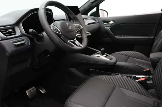 Renault Captur (2025) thumbnail 3
