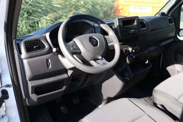 Renault Master (2022) thumbnail 2