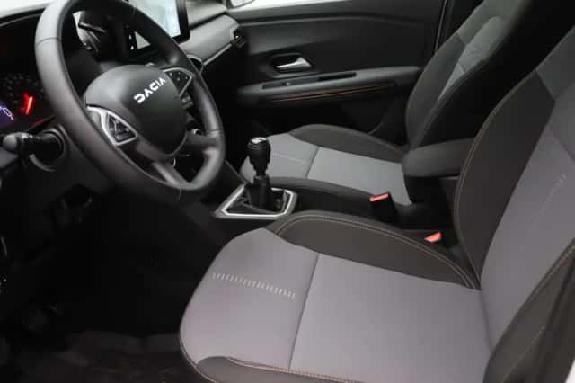 Dacia Sandero (2025) thumbnail 3