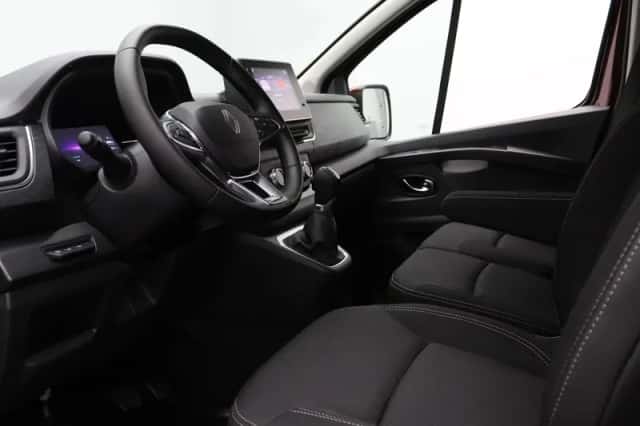 Renault Trafic (2024) thumbnail 3