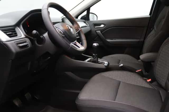 Renault Captur (2023) thumbnail 5