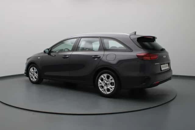 Kia Ceed (2022) thumbnail 2