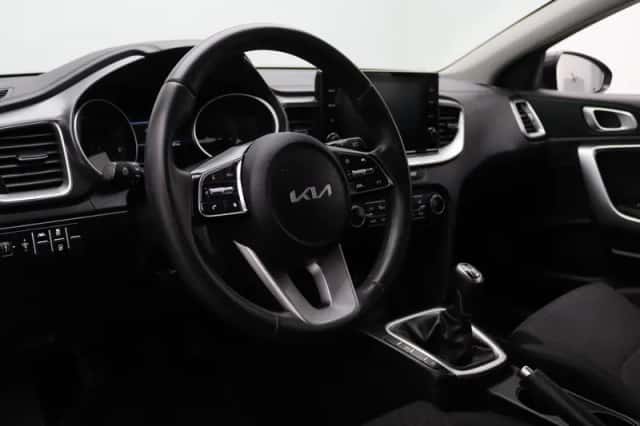 Kia Ceed (2022) thumbnail 3