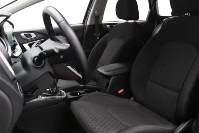 Kia Ceed (2022) thumbnail 4