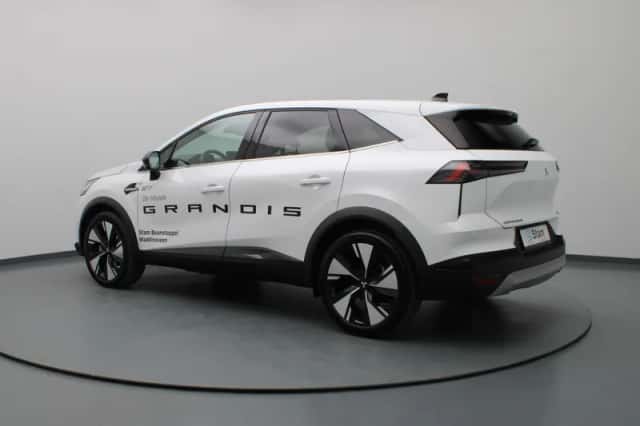 Mitsubishi Grandis (2025) thumbnail 2