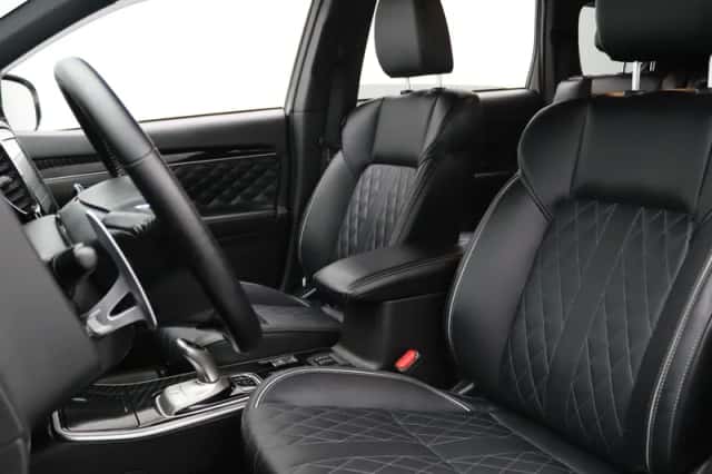 Mitsubishi Outlander (2021) thumbnail 5